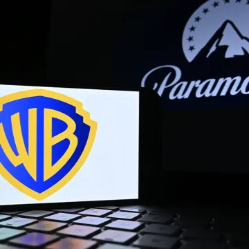 Οι μέτοχοι της Warner Bros ενέκριναν τη συγχώνευση με την Paramount