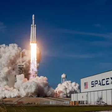 Η SpaceX οδεύει στο Nasdaq με τεράστιες ζημιές και ισχυρό έλεγχο από τον Musk